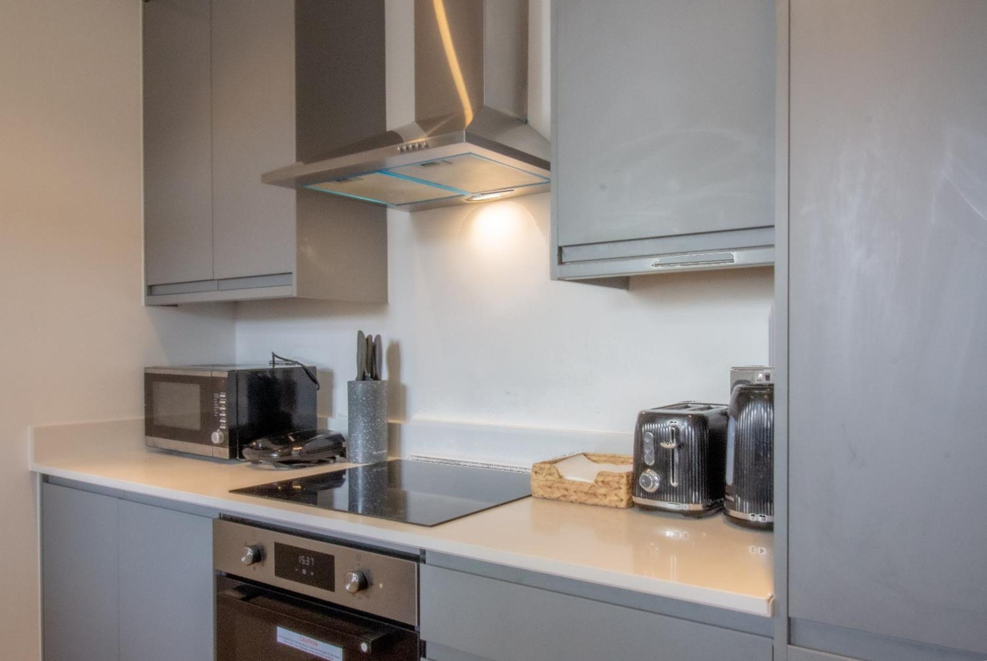 Modern 2 Bedroom @ Nine Elms Station B Appartement *